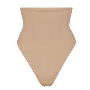 SKIMS CORE CONTROL HIGH WAISTED THONG SHAPEWEAR IN CLAY SIZE SMALL MEDIUM